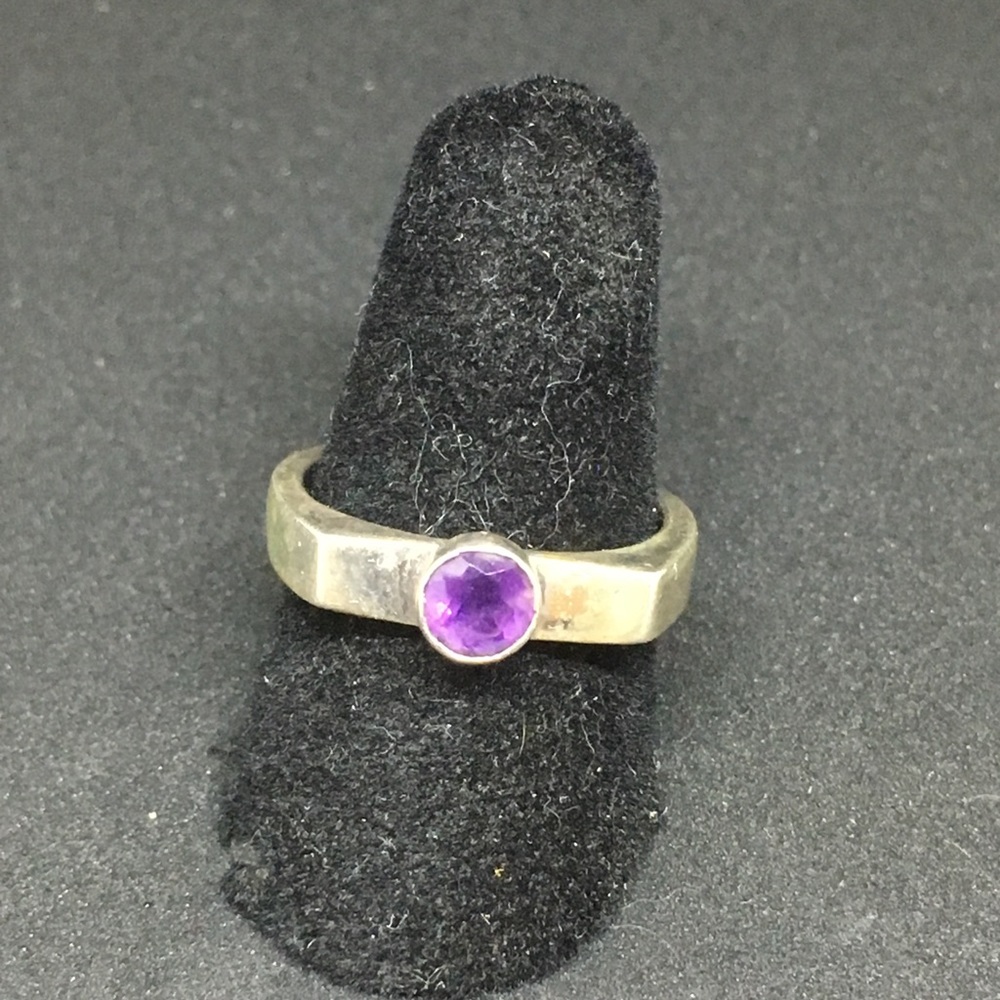 Sterling silver ring size 7 1/4 amethyst